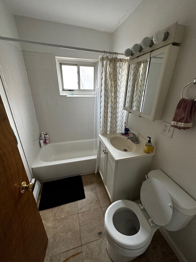 Foto del edificio - 349A Pleasant St