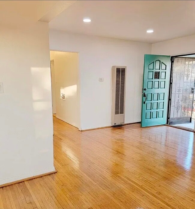 Foto del edificio - 3005 E 16th St