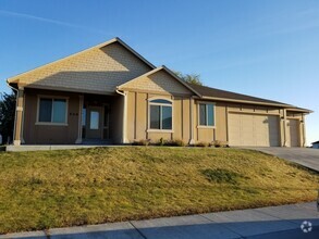 Building Photo - 509 Bluff W Dr