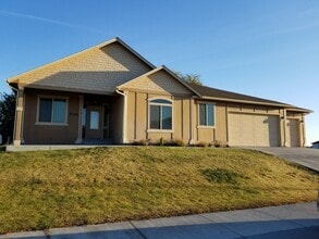 Building Photo - 509 Bluff W Dr