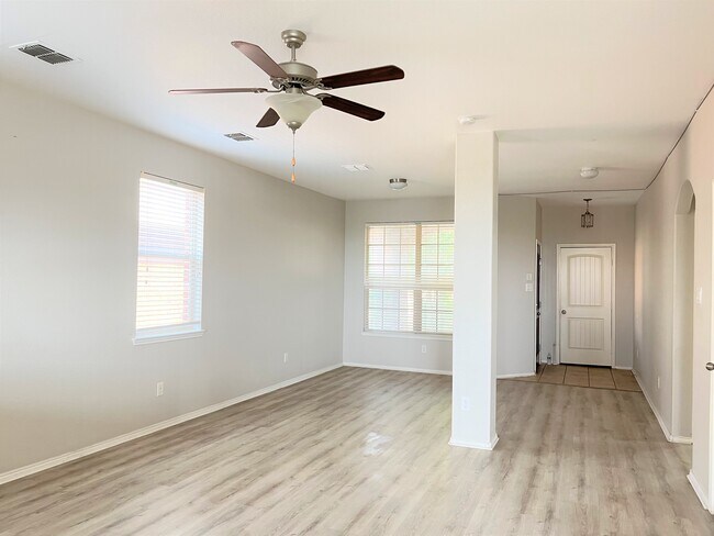 Foto del edificio - 2861 Houston Wood Dr