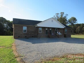 Building Photo - 419 Northbrook III School Rd