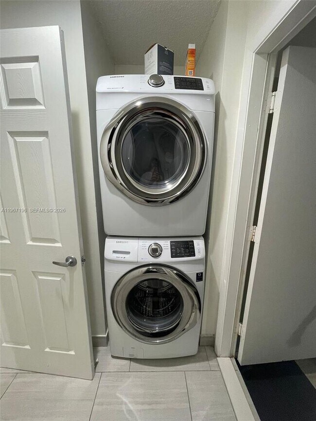 Foto del edificio - 755 Sand Creek Cir