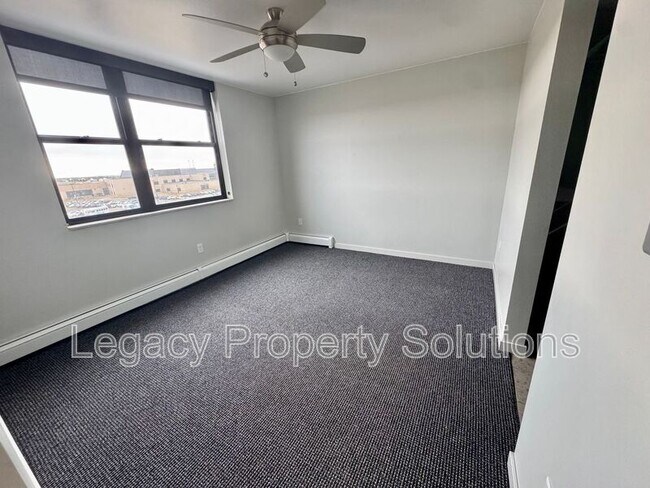 Foto del edificio - 208 E Greenfield Ln