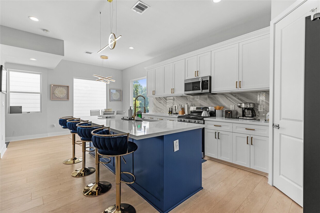 Foto principal - 2420 Briley St