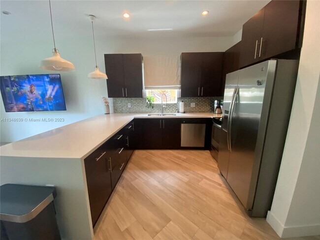 Foto del edificio - 2931 SW 27th Ter
