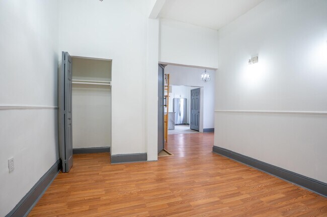 Building Photo - 814 28th St