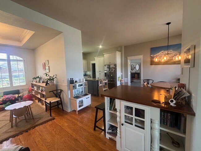 Foto del edificio - Bentonville Spacious 2 Story 4-bedroom 3 f...