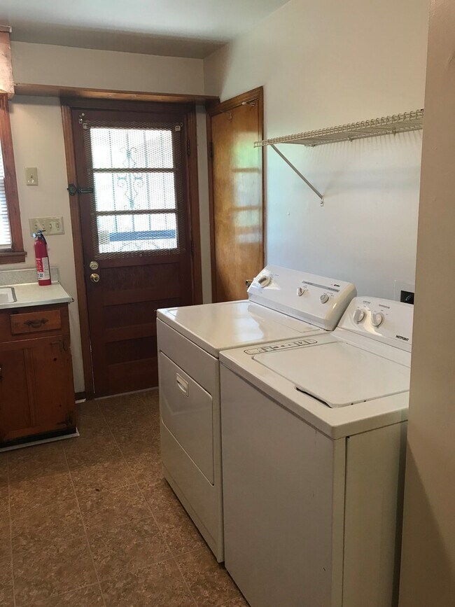 Foto del edificio - Collinwood Drive-5000