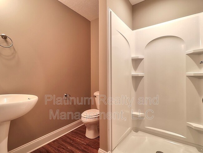 Foto del edificio - 325 Landrum Pl