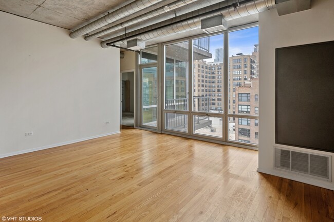 Building Photo - 700 W Van Buren St