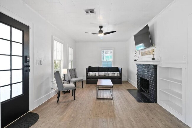 Foto del edificio - 1824 Hollenbeck Dr