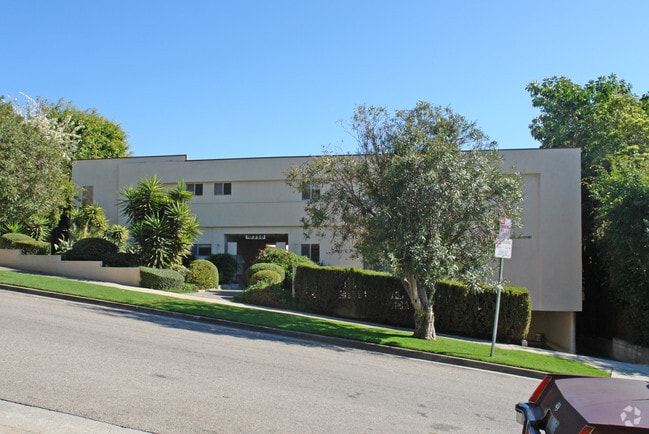 Building Photo - 10350 Almayo Ave