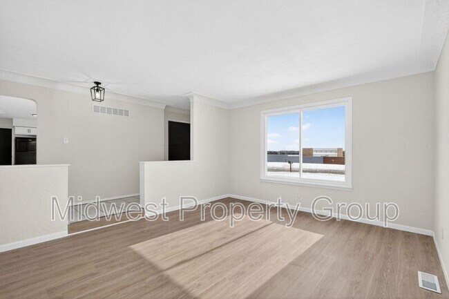 Foto del edificio - 5165 West Wood Drive