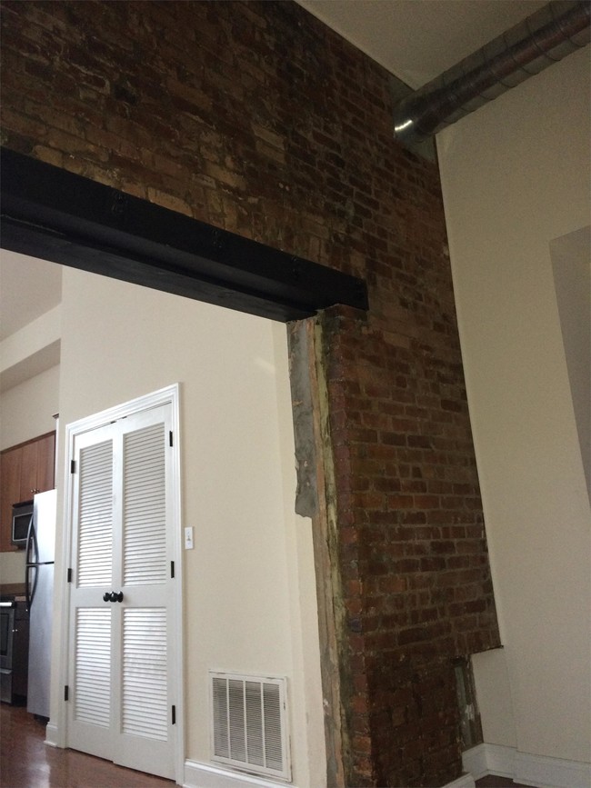 Building Photo - 103 Kings Road - 304