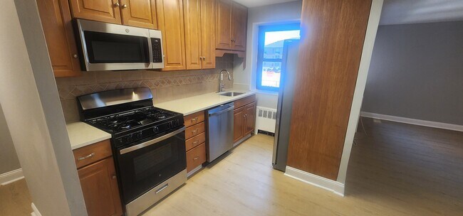 Building Photo - 208 Anderson St