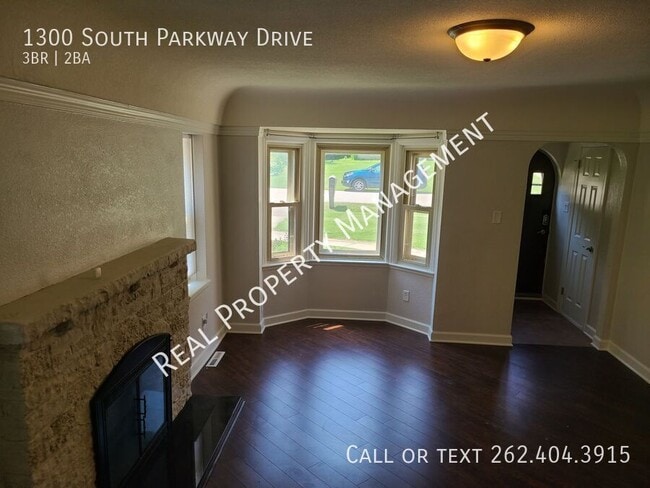 Building Photo - 1300 Parkway Dr