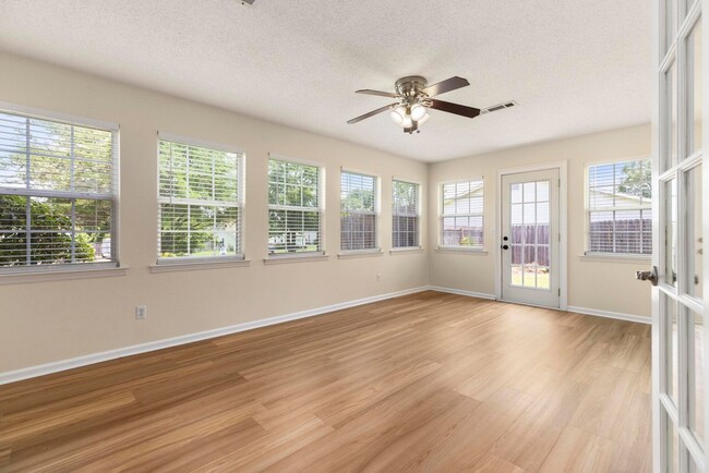 Building Photo - 3/2 Duplex Close to Tiger Town- Available ...