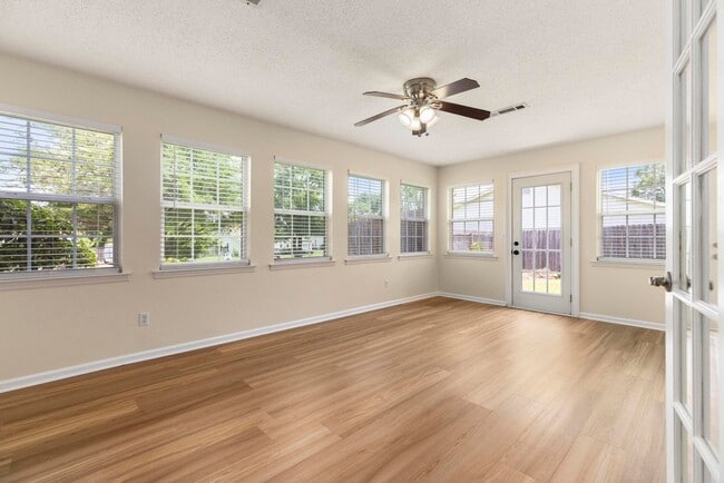 Photo - 3/2 Duplex Close to Tiger Town- Available ... House