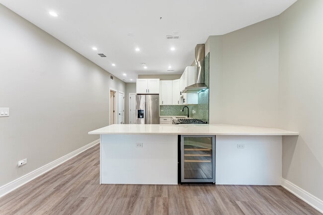 Foto del edificio - 4937 N Albany Ave