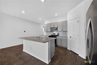 Building Photo - 326 N Richland Dr