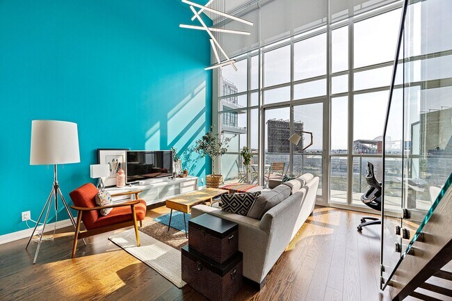 Building Photo - 5 Hanna Ave