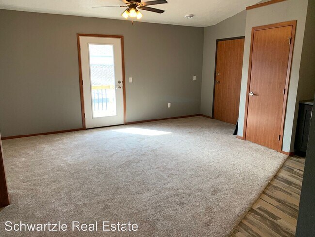 Building Photo - 804 Ruud Ln