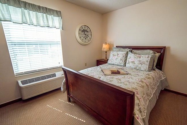 Building Photo - 1771 Country Club Dr