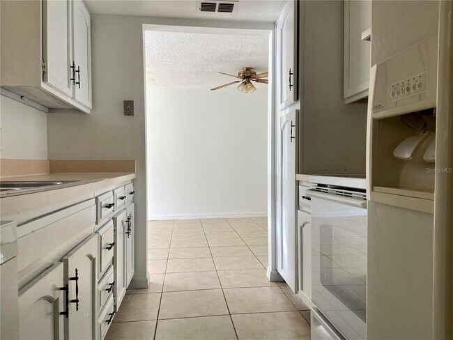 Foto del edificio - 4318 Lakeway Dr