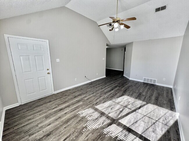 Building Photo - 5528 Ginners Dr