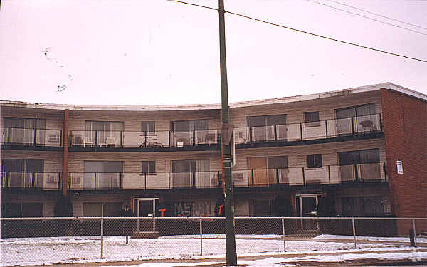 Primary Photo - Lake Terrace Apartments