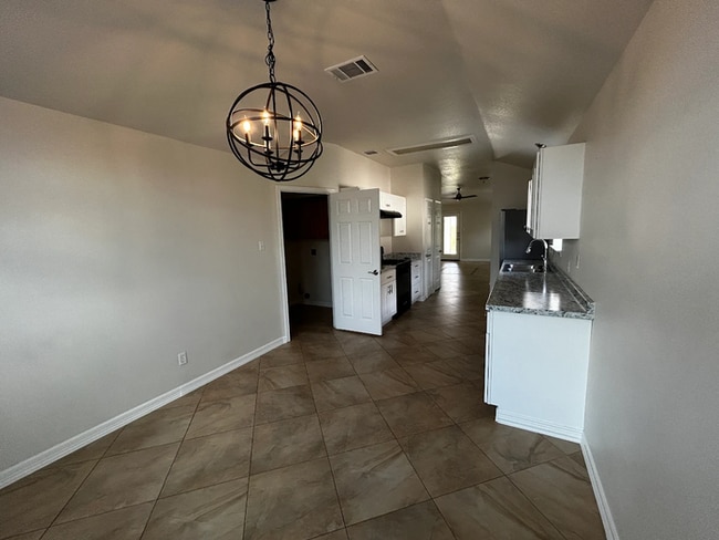 Building Photo - Move-In Ready 3BR/2BA in Round Rock - Enjo...