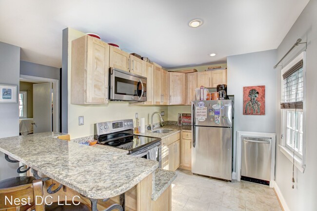 Building Photo - 1 br, 1 bath House - 243 10th St SE Unit 5