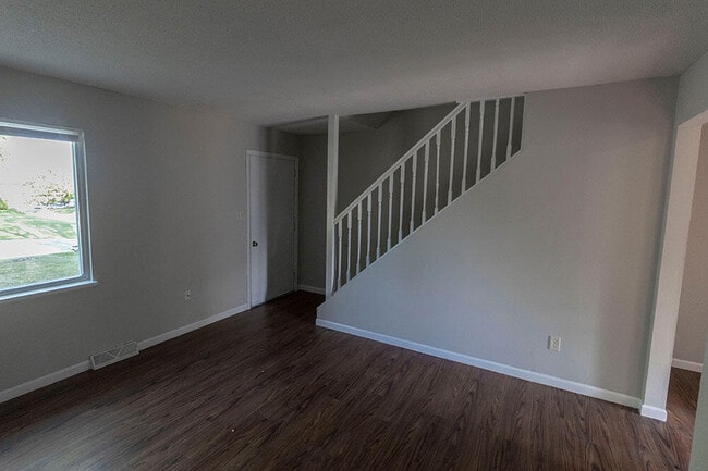 Building Photo - 1305 N Golf Blvd