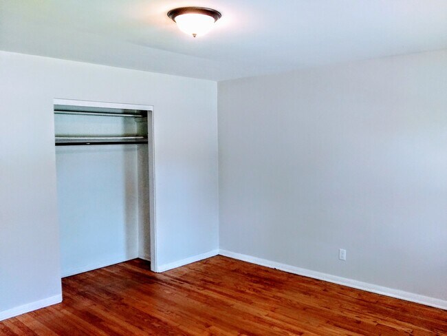 Foto del edificio - 200 Slocum Lake Rd