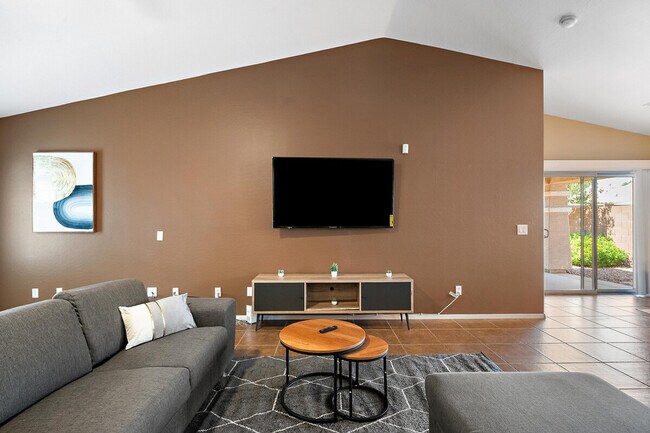 Foto del edificio - 2900 E Mead Dr