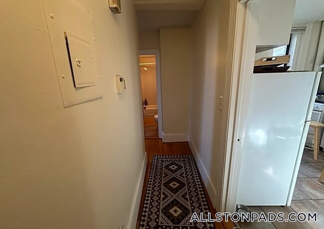 Building Photo - 11 Barrows St