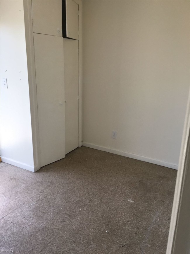 Building Photo - 2 br, 1 bath  - Waldron Ave