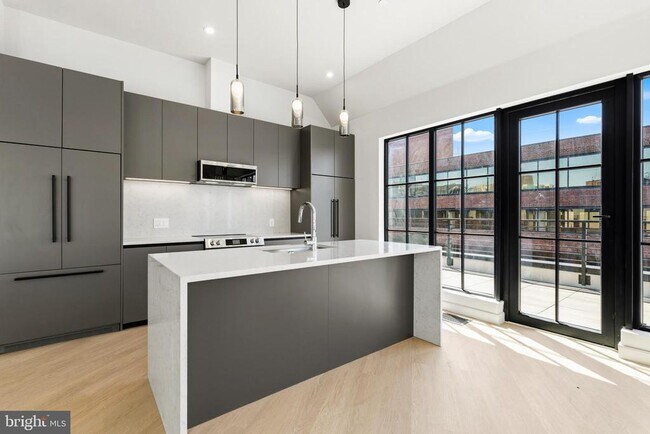 Building Photo - 2121 Ward Pl NW