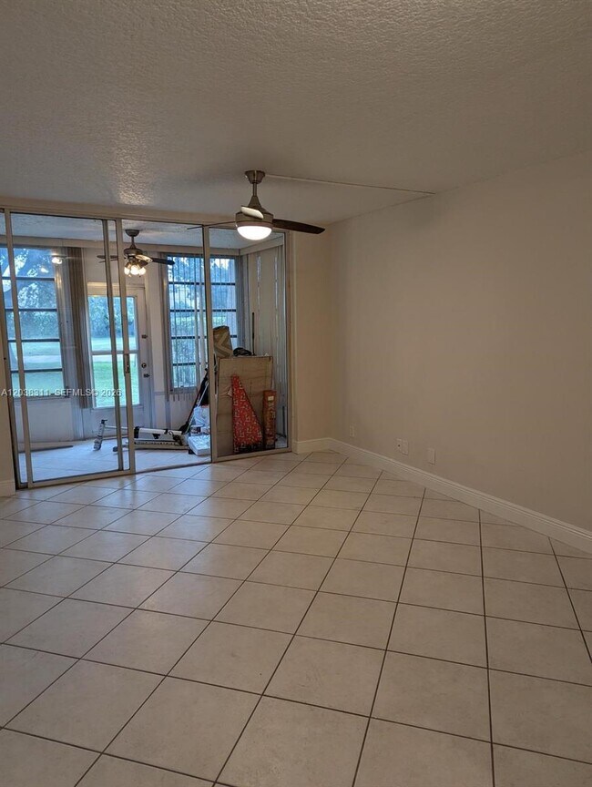 Foto del edificio - 9460 Tangerine Pl