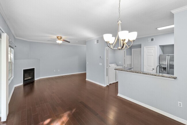 Foto del edificio - Luxurious 1 Bed / 1 Bath Condo in The Link...