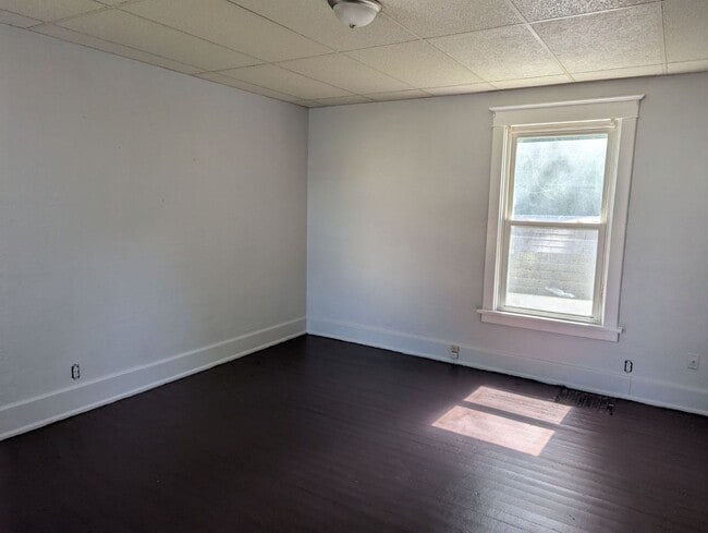 Building Photo - 555 W Fremont St