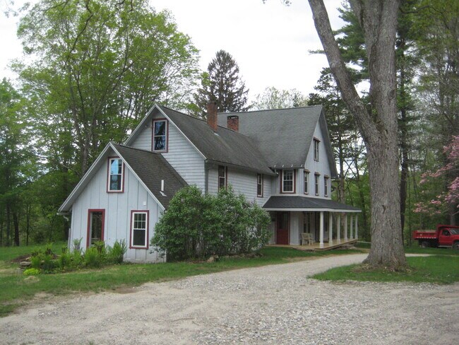 Foto del edificio - 236 Station Rd