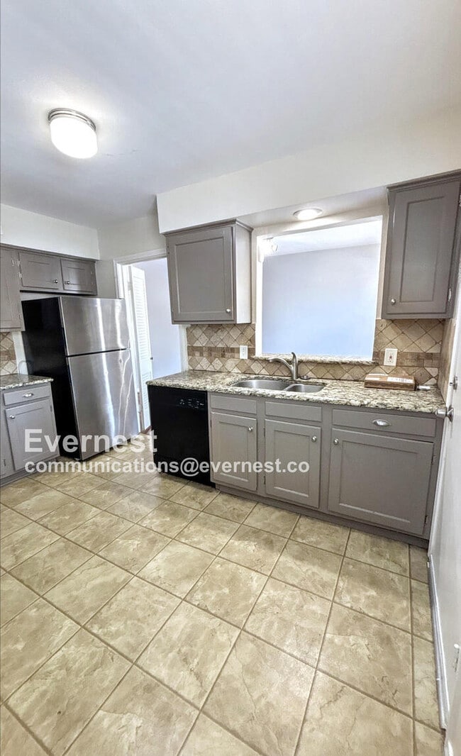 Foto del edificio - 5025 Cedar Springs Rd