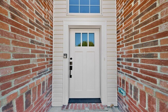 Foto del edificio - 1410 Thistle Cir