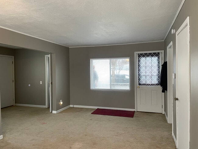 Building Photo - 509 N Blue Mound Ave