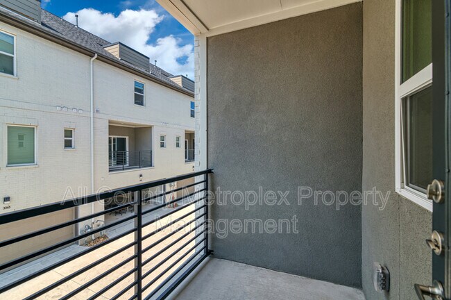 Foto del edificio - 3368 Santee St