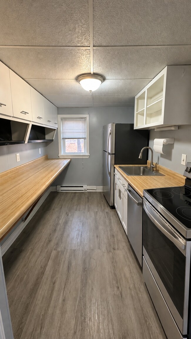 Kitchen - 59 Railroad Ave