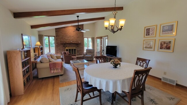 Building Photo - 1041 Carousel Ln