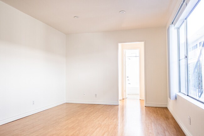 Building Photo - 3901 Tilden Ave